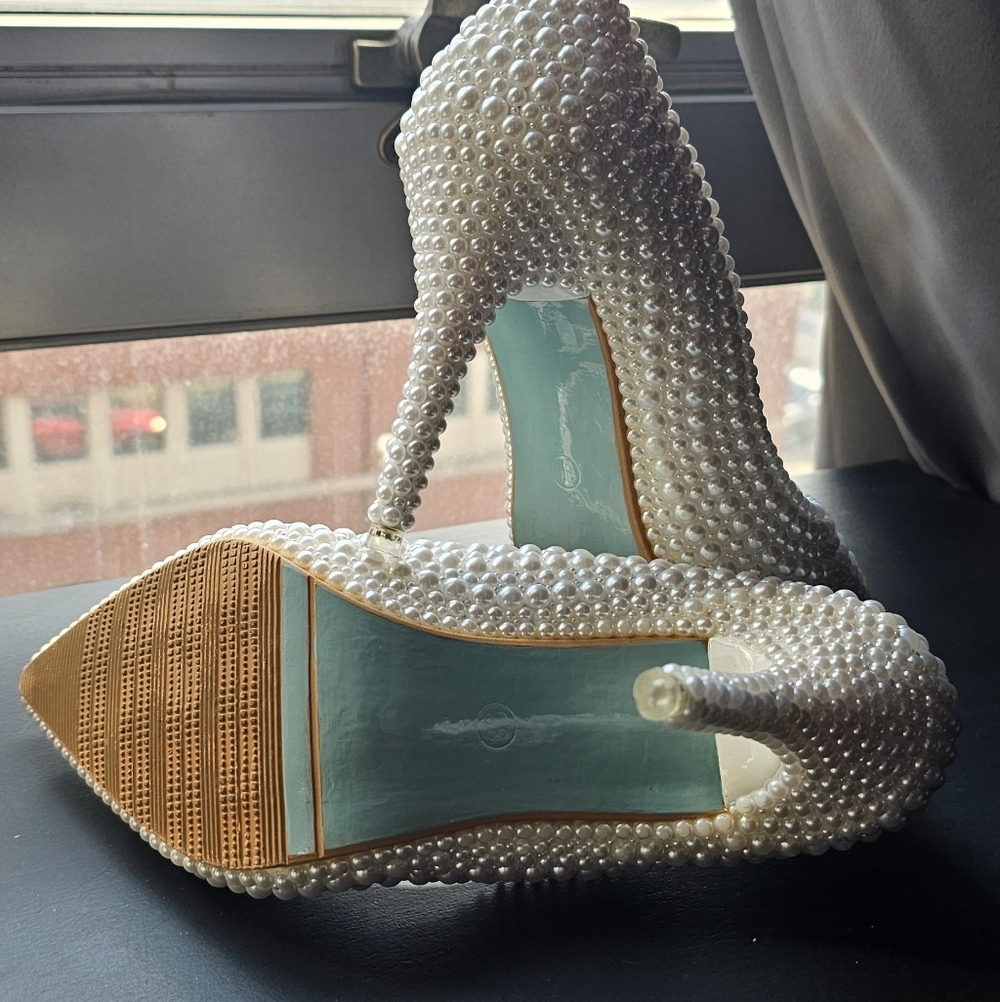 Women's White Pearl-Embellished Pointed Toe Pumps - Picture 5 of 5